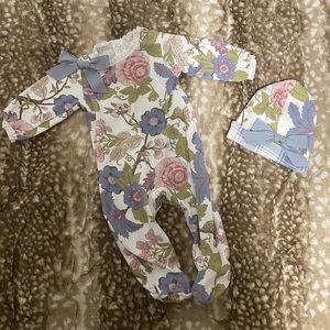 One piece babygirl outfit/hat